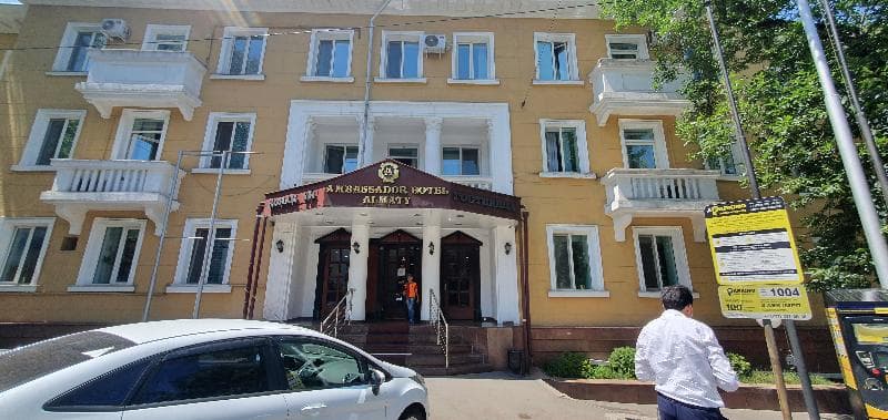 Almatı Şehri, Almalı Mahallesi'de Ambassador Hotel