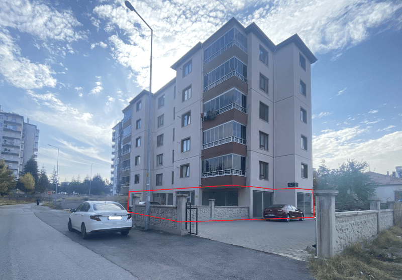 Esenyurt Mahallesi'nde Depolu Dükkan