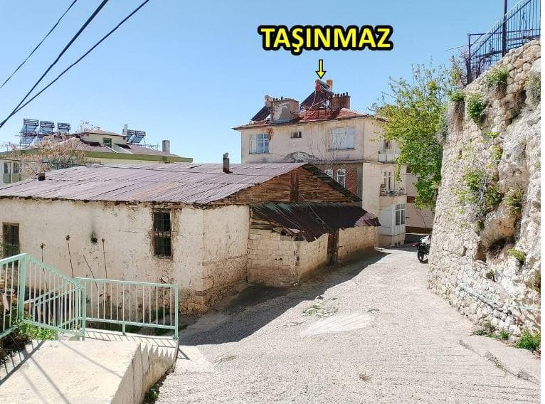 Taşbaşı Mah. 1/3 Hisseli Bina ve Arsası