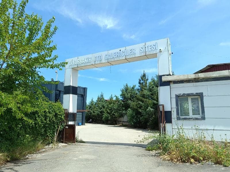 Alipınar Mahallesi'nde Dubleks Dükkan