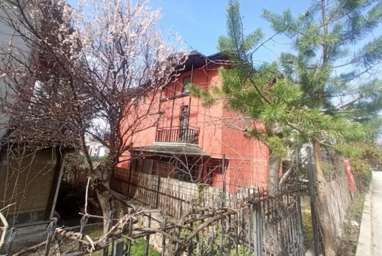 Karşıyaka Mahallesi'nde Villa