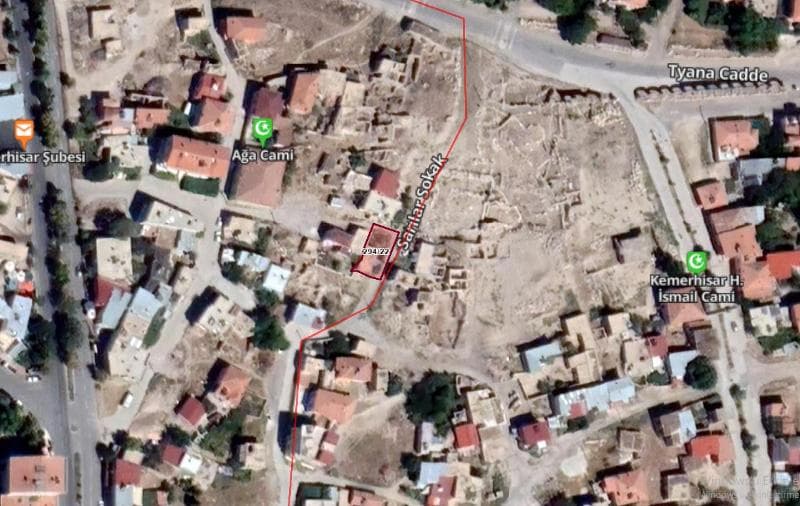 Kemerhisar/Han Mahallesinde Ev Ve Avlu