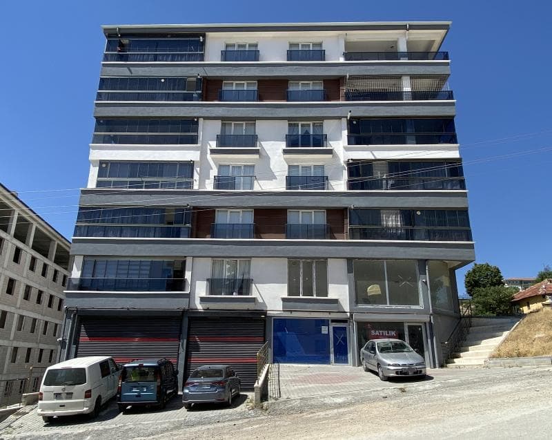 Feridun Çelik Mahallesinde Dükkan