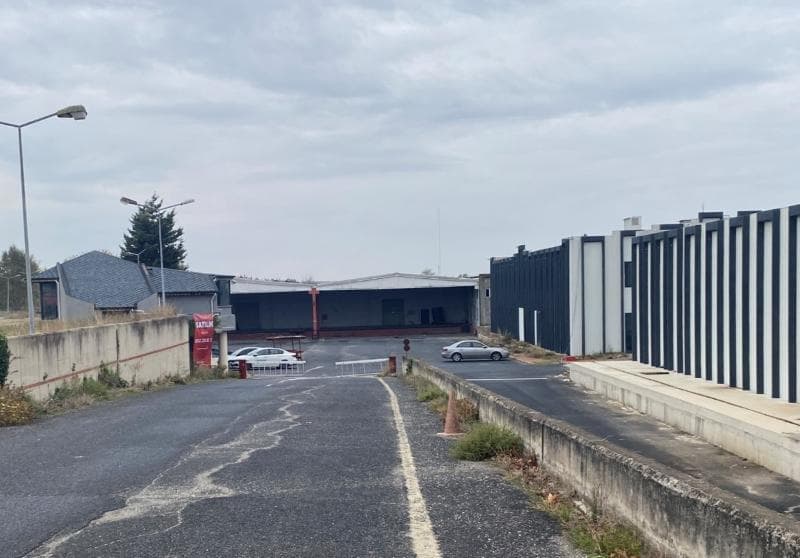 Büyükkarıştıran Mah Üzerinde Fabrika Olan Arsa