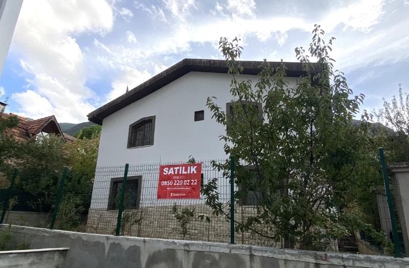 Kervansaray Mah.'de İki Katlı Kargir Bina