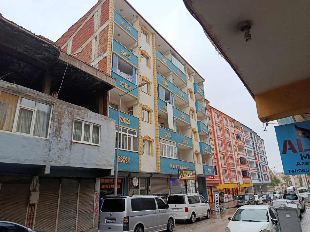 Vakıfbank'tan Satılık 1 Adet Dükkan 3 Adet Depo