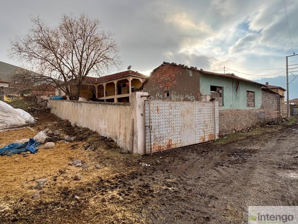 KULU KARACADERE MAH.'DE SATILIK MÜSTAKİL EV VE ARSASI (AB-372)