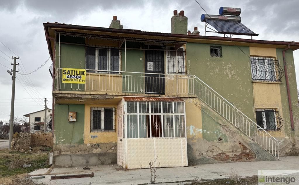 BOLVADİN KONAK MAHALLESİ'NDE SATILIK MÜSTAKİL EV VE ARSASI (AB-384)