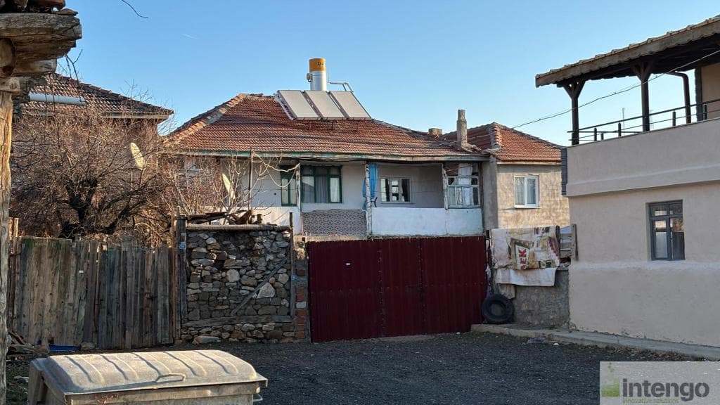 SANDIKLI YAVAŞLAR KÖYÜNDE SATILIK MÜSTAKİL EV VE ARSASI (AB-424)