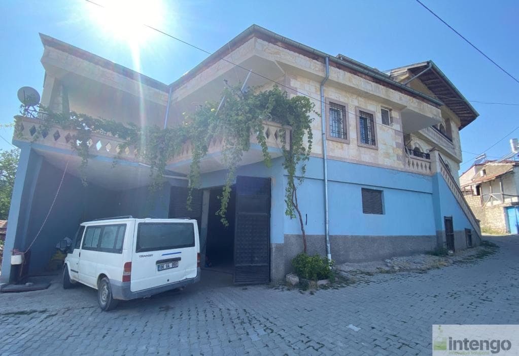 ÜRGÜP ŞAHİNEFENDİ MAHALLESİ'NDE SATILIK MÜSTAKİL EV VE ARSASI (AB-683)