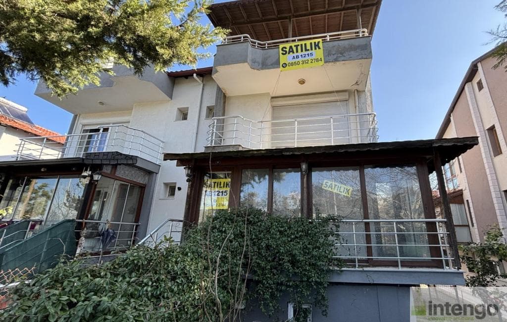 URLA HAVUZLU EVLER SİTESİ'NDE SATILIK TRİPLEKS VİLLA (AB-1215)