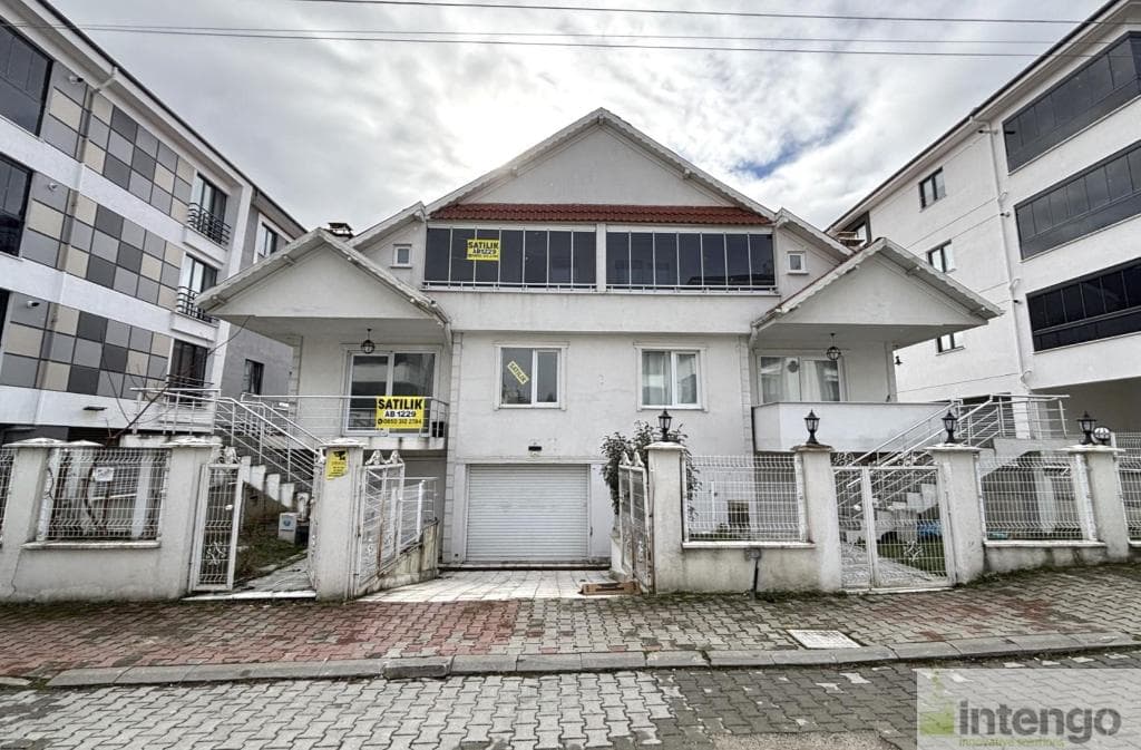 BOLU MERKEZ KILIÇARSLAN MAHALLESİ'NDE SATILIK TRİPLEKS VİLLA (AB-1229)