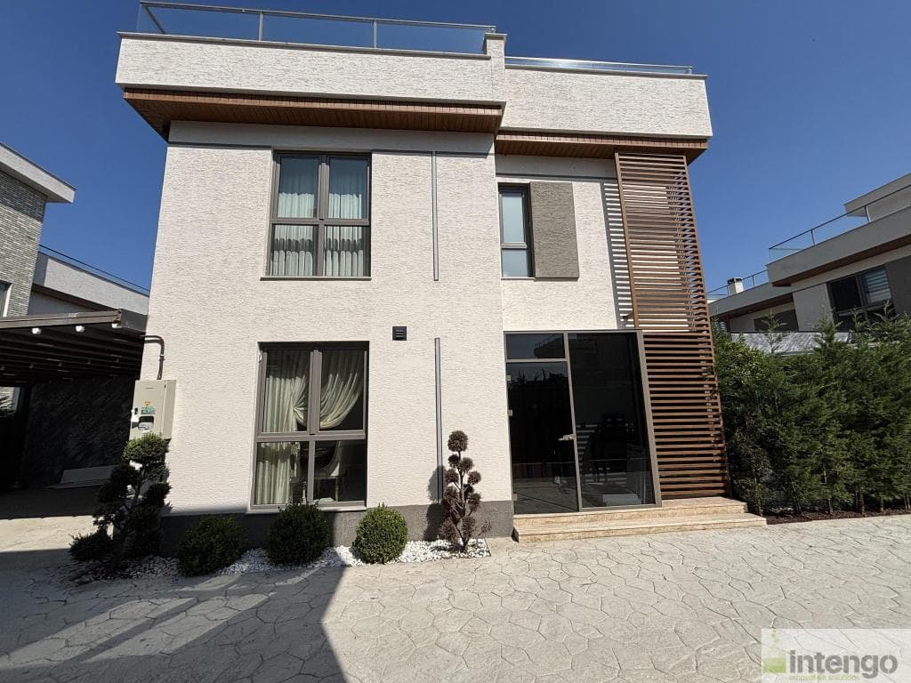 SERDİVAN SARRAF GOLD SİTESİ'NDE SATILIK HAVUZLU VİLLA (AB-1306)