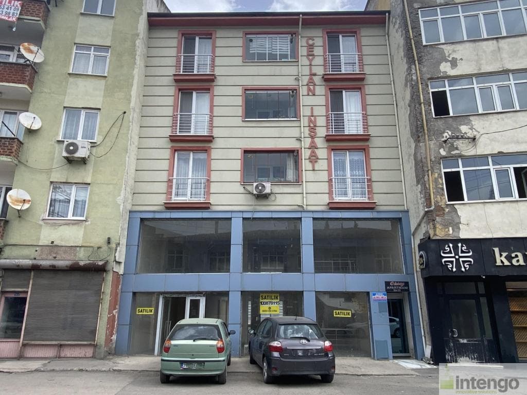 KARABÜK MERKEZ BARBAROS CADDESİ'NDE SATILIK 3 KATLI DÜKKAN (100878115)