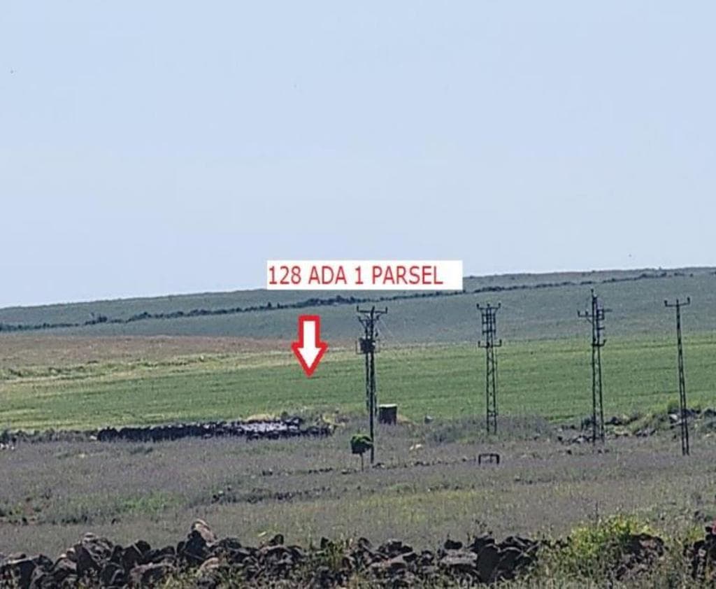 SİVEREK ORTANCA MAHALLESİ'NDE SATILIK 3 PARSEL TARLA (RÜ-102-03-04)