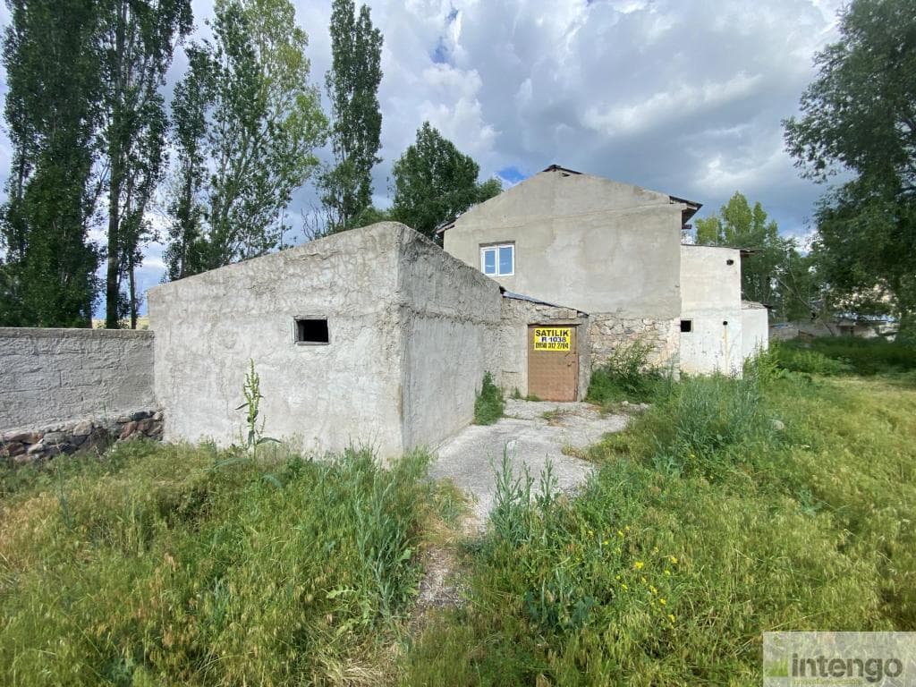 HORASAN ALİÇEYREK MAH.'DE SATILIK KÖY EVİ VE BAHÇESİ (R-1038)