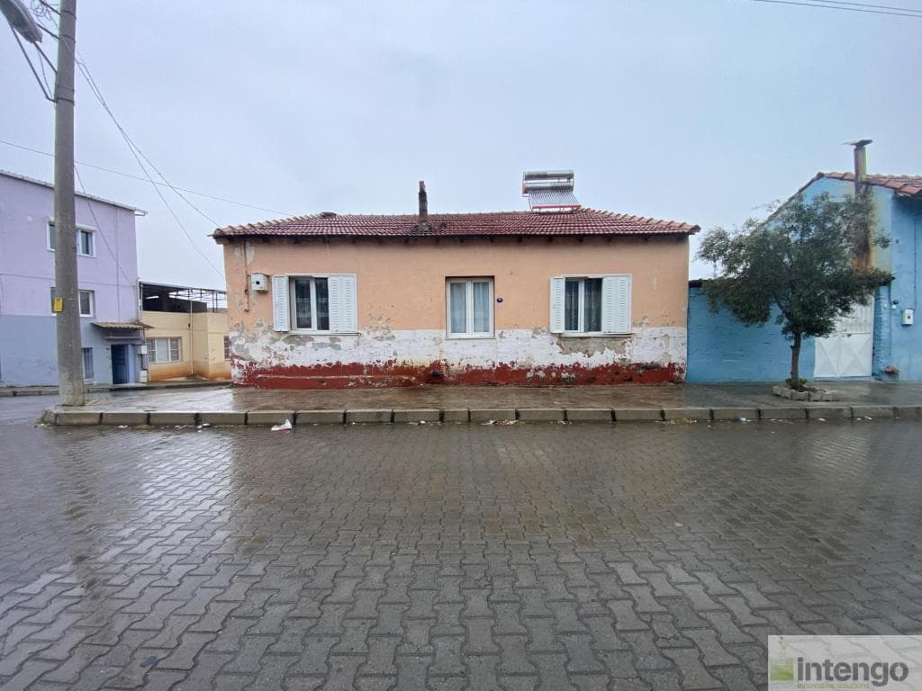 TİRE İHSANİYE MAH.'DE SATILIK İMARLI ARSA VE KÖY EVİ (U-40911)